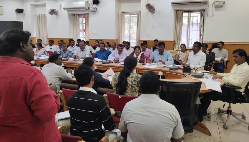 ತೆರಿಗೆ ವಸೂಲಾತಿಯಲ್ಲಿ ಕಟ್ಟುನಿಟ್ಟಾಗಿ ಕಾರ್ಯ ನಿರ್ವಹಿಸಿ ; ಡಾ.ಕುಮಾರ